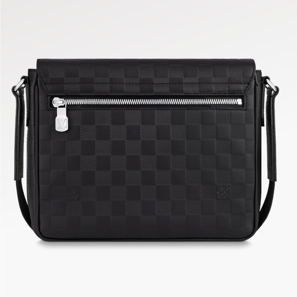 Louis Vuitton LEATHER. 👍👍MESSENGER BAG. DISTRICT PM box and dust comes with it - Picture 2 of 10